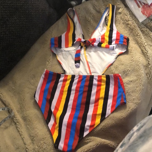 NWT Cupshe Large Cutout One Piece - Picture 5 of 12